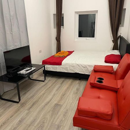 Stunning Twickenham Rugby Studio Flat Тедингтън Екстериор снимка
