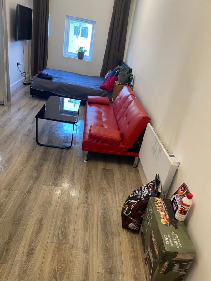 Stunning Twickenham Rugby Studio Flat Тедингтън Екстериор снимка